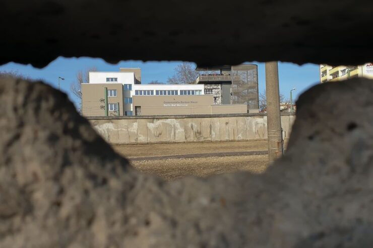 East Berlin and the Wall: Walking Tour - Exploring the Berlin Wall