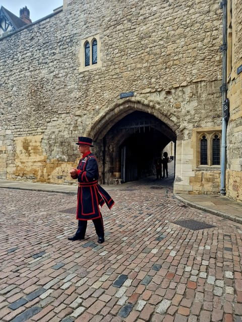 Easy Access Tower of London Royal Secrets Scandals Tour - The Itinerary in Detail: What You Can Expect