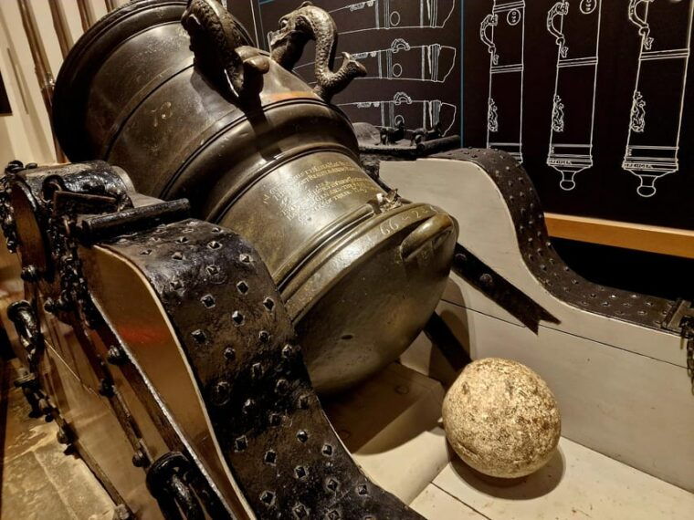Easy Access Tower of London Royal Secrets Scandals Tour - Who Should Consider This Tour?
