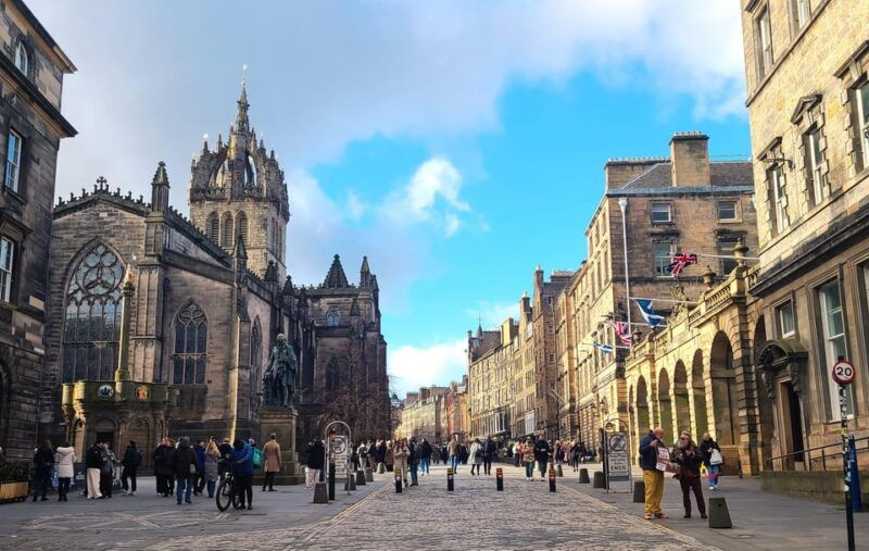 Edimbourg : Visite guidée privée en français avec Clémentine - Discover Edinburgh with a Private French Tour Led by Clémentine