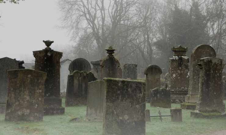 Edinburgh: 2-Hour Ghost Tour in Italian - Experience Highlights