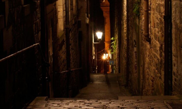 Edinburgh: 2-hour Ghost Tour in Spanish - Tour Details