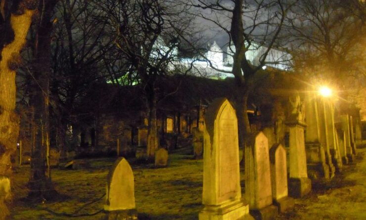 Edinburgh: 2-hour Ghost Tour in Spanish - Logistics