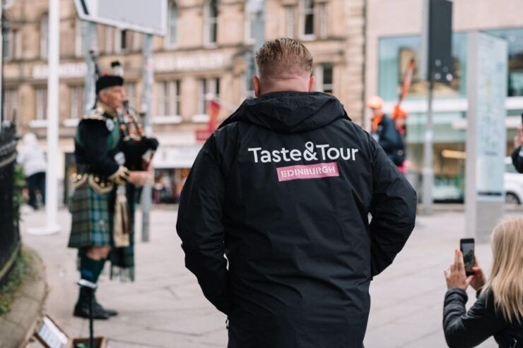 Edinburgh: 3.5 Hour Guided Food & Drink Tour - Experience Highlights