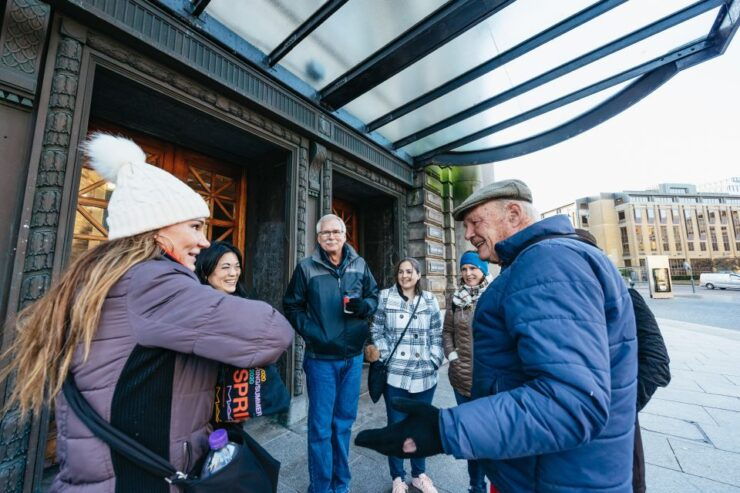 Edinburgh: 3-Hour Guided Walking Tour - Discover Edinburghs Famous Sites