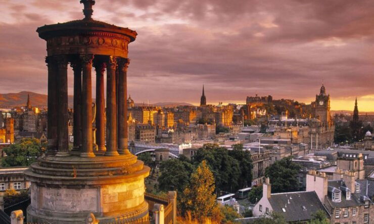 Edinburgh: 3-Hour Historical Walking Tour in Spanish - Tour Duration and Language