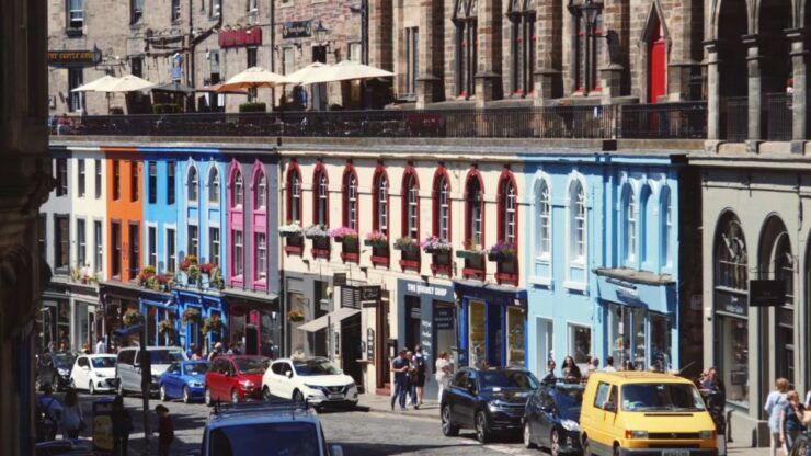 Edinburgh: 3-Hour Historical Walking Tour in Spanish - Meeting Point and Cancellation Policy