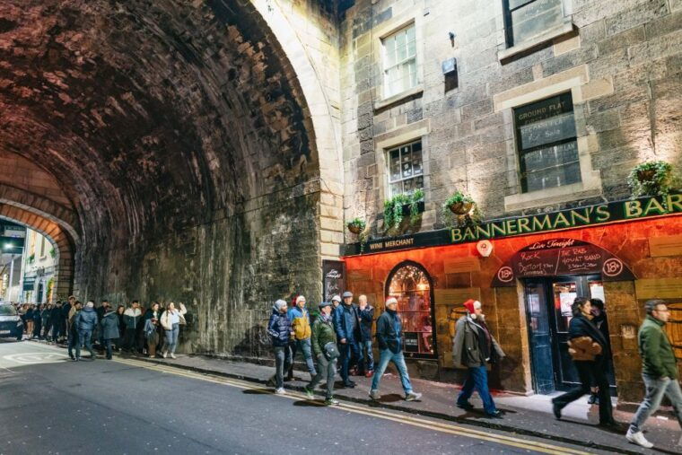 Edinburgh: 7 Bar Pub Crawl with 7 Shots & Discounts - The Sum Up