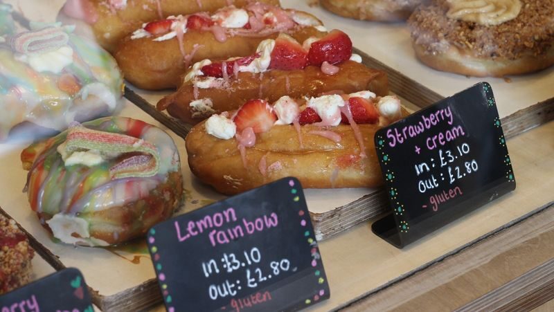 Edinburgh and Royal Mile guide tour with sweet treats - From Grassmarket doughnuts to the Scott Monument