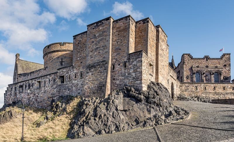 Edinburgh Castle: Express Guided Tour with Entry Ticket - The Royal Palace, then your own route indoors