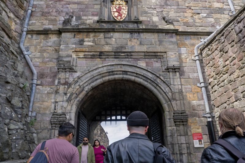 Edinburgh Castle: Express Guided Tour with Entry Ticket - Who should choose this express tour?