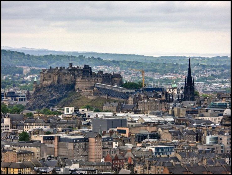 Edinburgh Castle: Guided Historical Tour W/ Tickets Included - Tour Duration and Language Availability