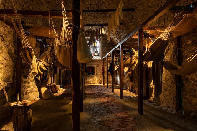 Edinburgh Castle: Guided Walking Tour With Entry Ticket - Visitor Experience and Attractions