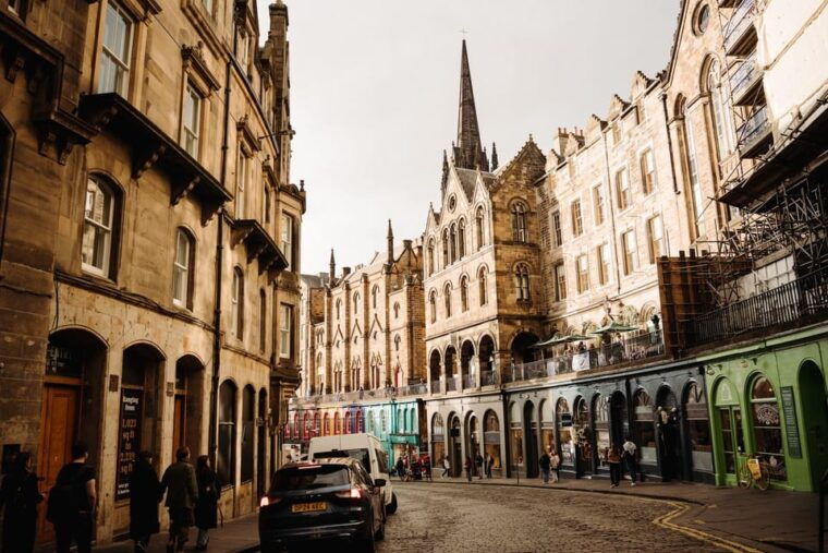 Edinburgh Castle: VIP Early Access & Royal Mile & Holyrood - The Sum Up