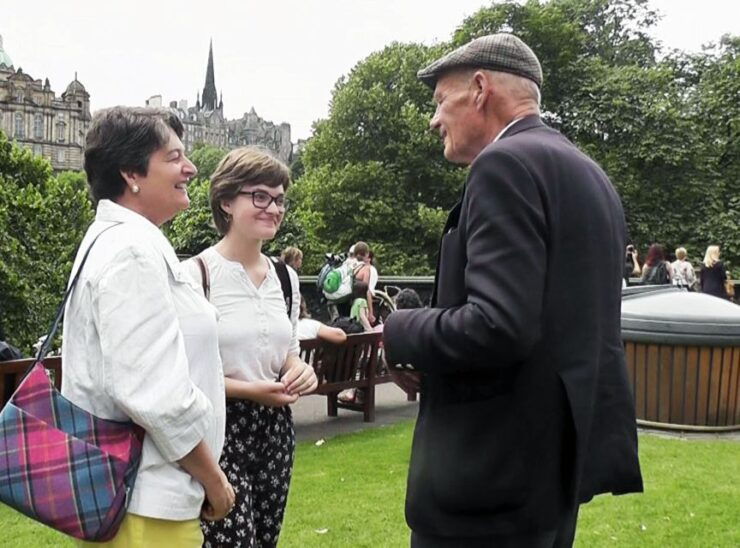 Edinburgh: City Highlights Private Guided Walking Tour - Experience