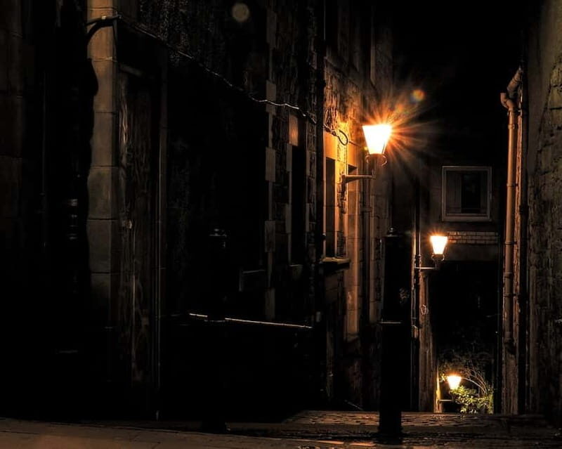 Edinburgh: Dark History Royal Mile Walking Tour - An Introduction to Edinburghs Dark Side