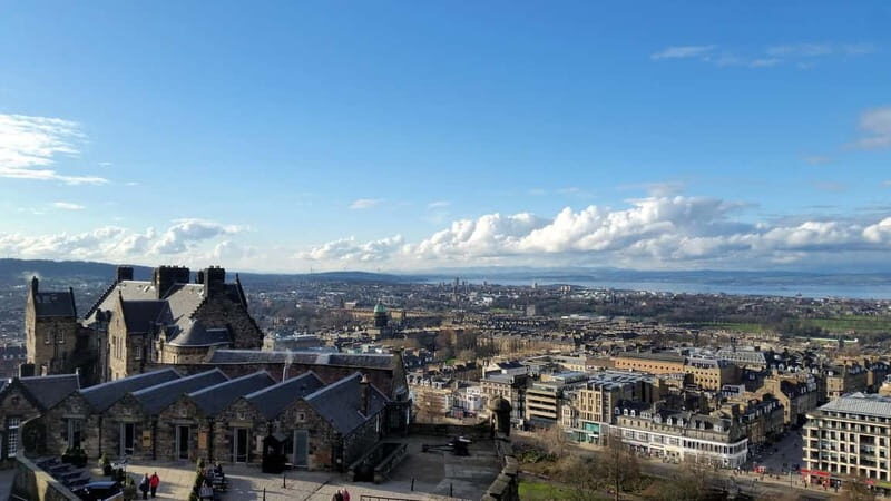Edinburgh: Edinburgh Castle Guided History Tour with Tickets - Authentic Experiences: What Visitors Say