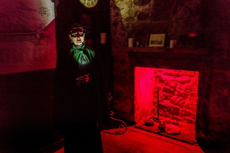 Edinburgh: Evening Underground Ghost Tour - Experience Highlights