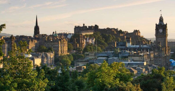Edinburgh: Express Walk With a Local in 60 Minutes - Experience Highlights