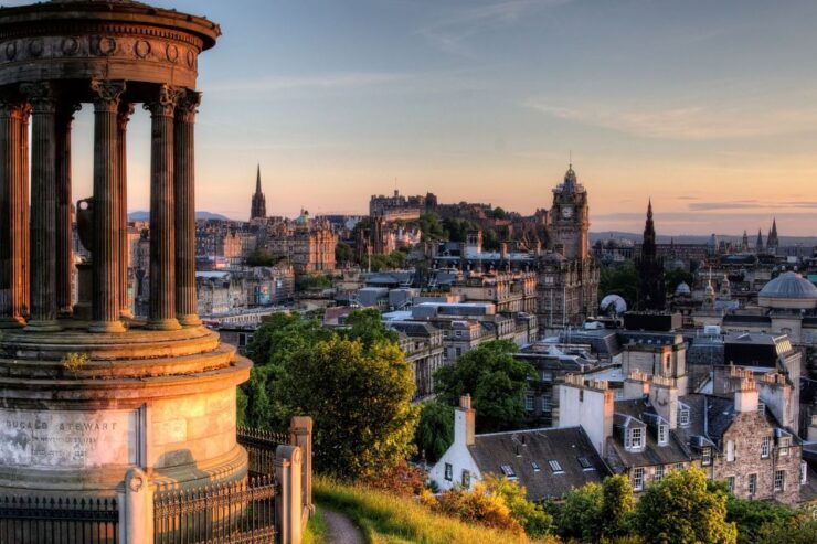 Edinburgh: First Discovery Walk and Reading Walking Tour - Good To Know