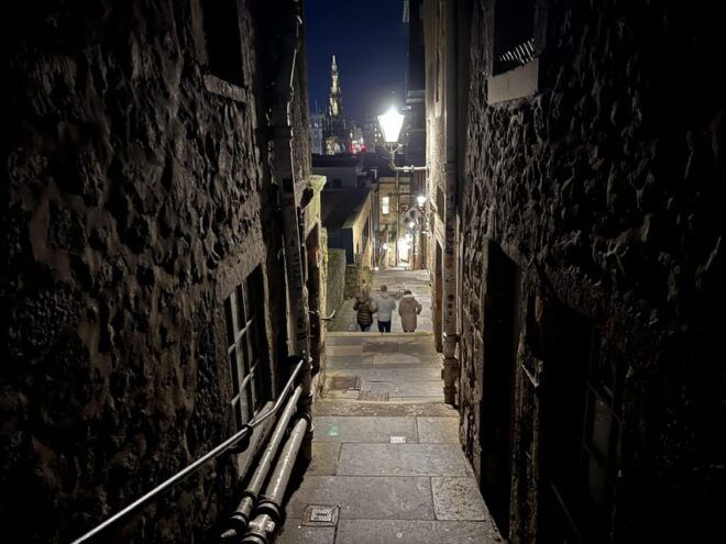 Edinburgh: Ghost and Dark Side of the City Walking Tour - Haunted Locations and Legends