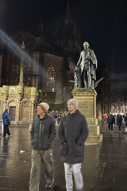 Edinburgh: Ghost and Dark Side of the City Walking Tour - Historic Murders and Punishment