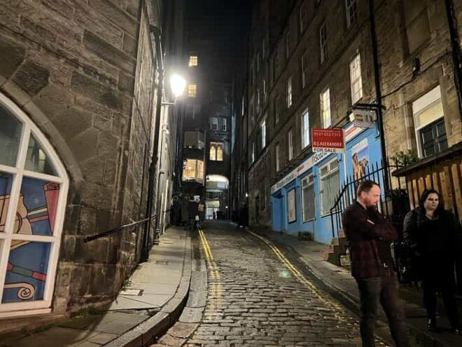 Edinburgh: Ghost and Dark Side of the City Walking Tour - Beneath Edinburgh Castle