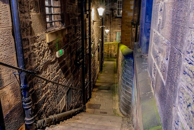Edinburgh Ghost Tour: Mysteries, Legends and Murders - Dark History