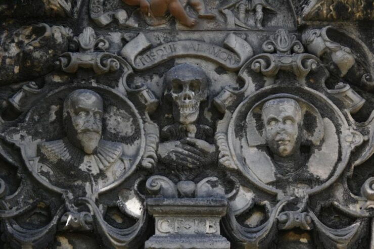 Edinburgh Ghost Tour:Uncover Haunting Tales and Dark Stories - Notorious Figures and Eerie Stories