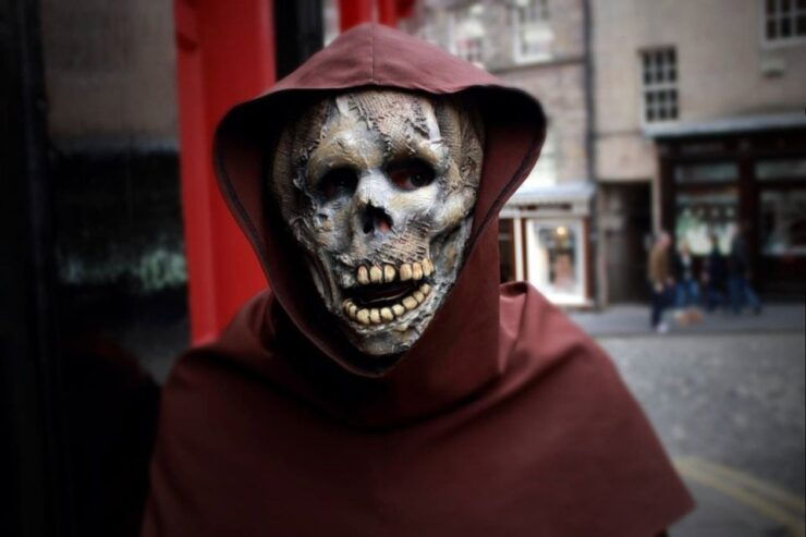 Edinburgh Ghosts & Gore Walking Tour - Tour Experience