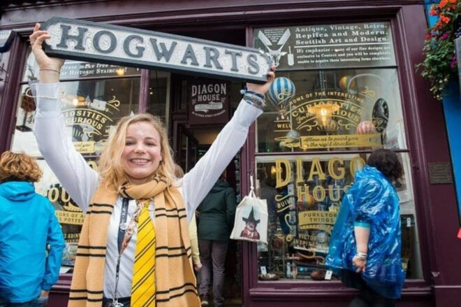 Edinburgh: Harry Potter Tour & Amazing Illusions Experience - Tour Experience