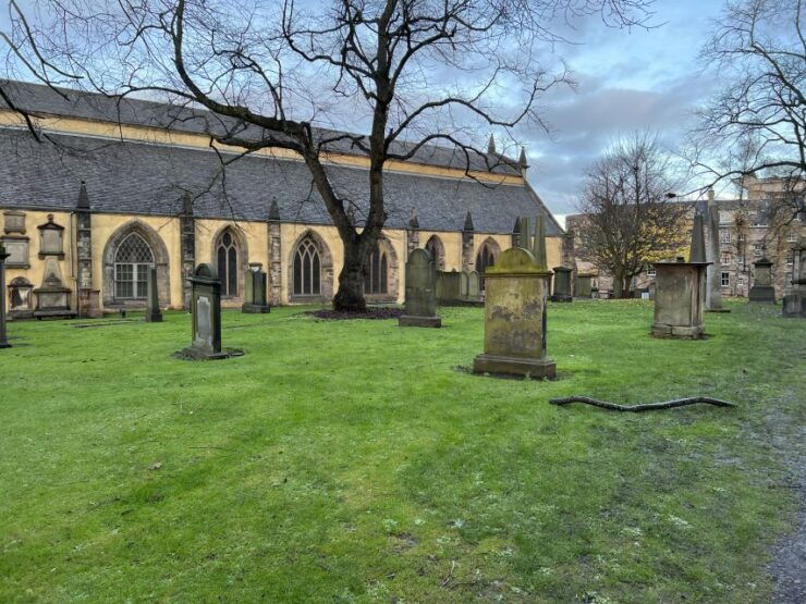 Edinburgh: Haunted Greyfriars Kirkyard Walking Tour - Good To Know