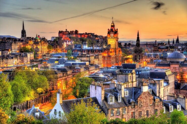 Edinburgh Highlights Self-Guided Scavenger Hunt & City Tour - Experience Highlights