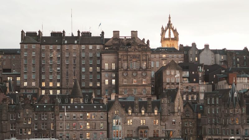 Edinburgh hop-on hop-off bus by Big Bus - Commentary, views and the practical details