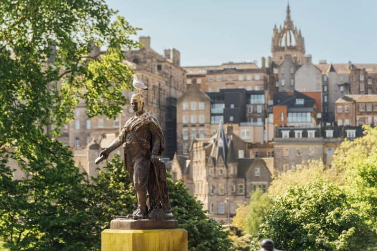 Edinburgh: Hop-On, Hop-Off Bus Tour City & Britannia Combo - What to Expect During the Tour