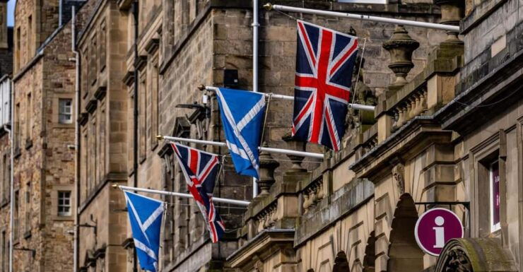 Edinburgh: Insta-Perfect Walk With a Local - Booking Information