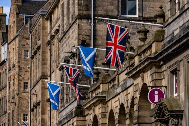 Edinburgh: Insta-Perfect Walk With a Local - Highlights of the Experience