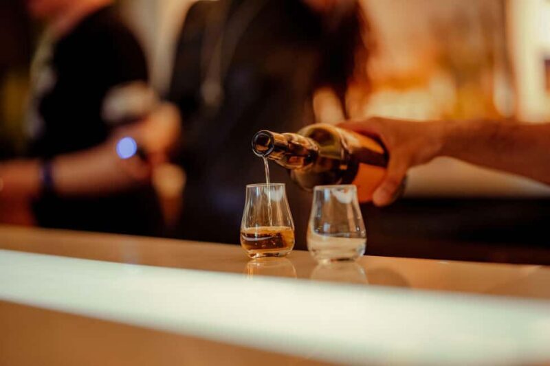 Edinburgh: Johnnie Walker Whisky Explorers Guided Tasting - The Location and Atmosphere