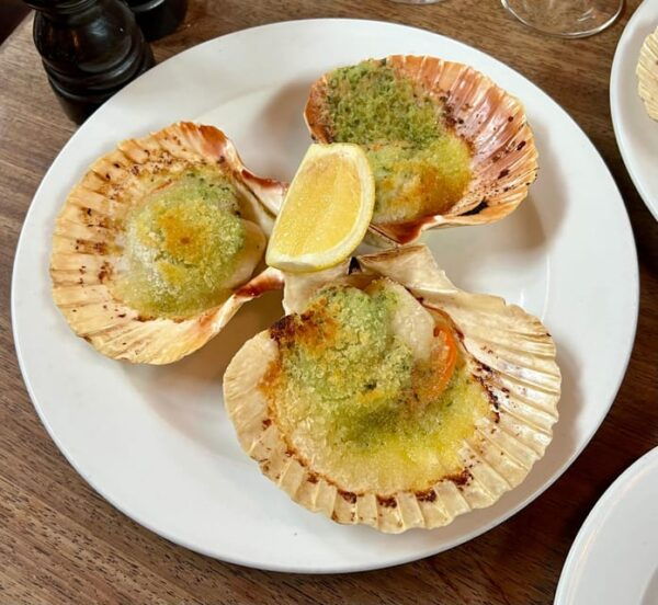 Edinburgh: Luxury Scottish Food, Wine & Whisky Tasting Tour - Walking Tour Through Gardens