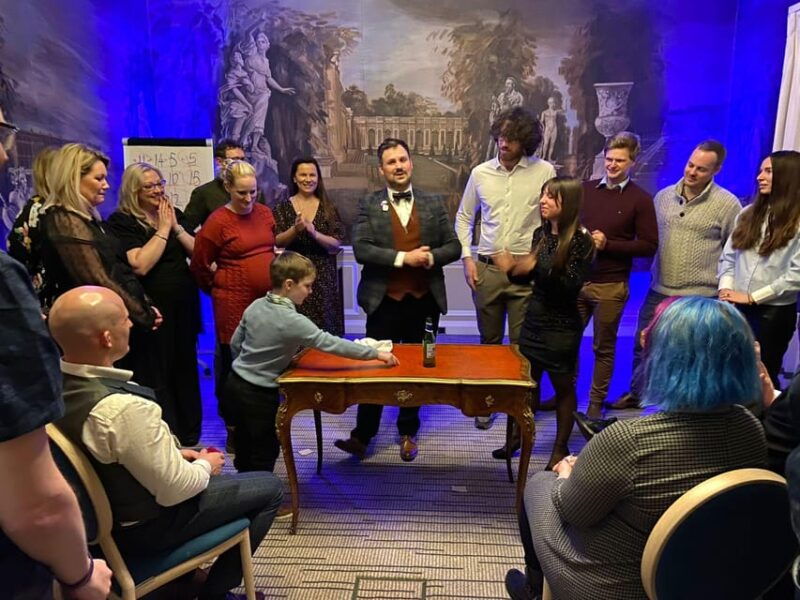 Edinburgh: Magic show, with famous magician, in luxury hotel - Edinburgh: Magic Show, with Famous Magician, in Luxury Hotel