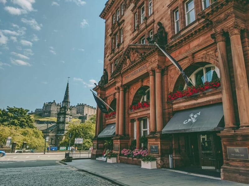 Edinburgh: Magic show, with famous magician, in luxury hotel - An In-Depth Look at the Edinburgh Magic Show
