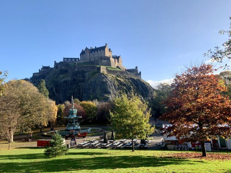 Edinburgh: Old Town Historical Tour - Tour Duration and Guide Availability