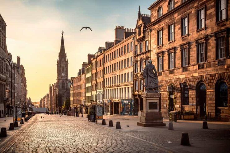 Edinburgh: Old Town Private Walking Tour With Historian - Tour Highlights