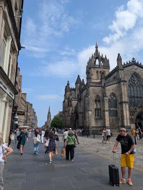 Edinburgh Old Town Walking Tour - Exploring Victoria Street and the Grassmarket