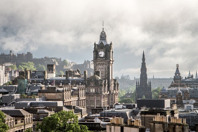 Edinburgh: Old Towns Highlights Walking Tour - Hidden Alleys and Secret Spots