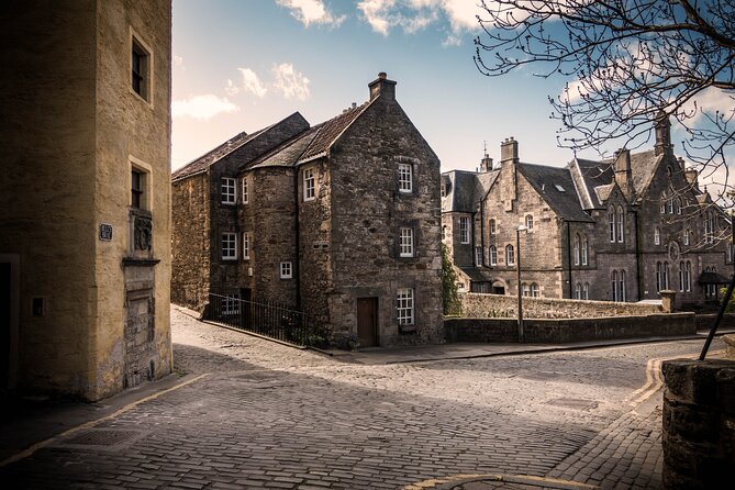 Edinburgh: Old Towns Highlights Walking Tour - Tips for a Memorable Walking Experience