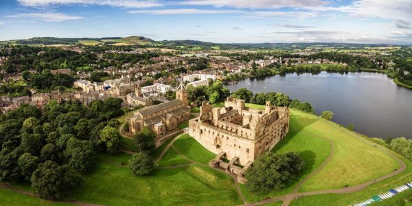Edinburgh: Private Outlander, Palaces & Jacobites Experience - Comfortable and Luxurious Travel