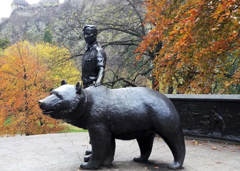 Edinburgh: Private walking tour with a Polish guide - Good To Know