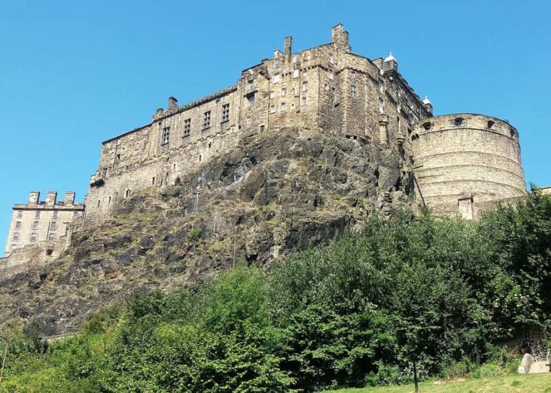 Edinburgh: Private walking tour with a Polish guide - Why Choose a Private Guided Tour of Edinburgh?