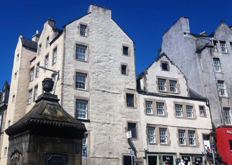 Edinburgh: Private walking tour with a Polish guide - Authentic Experiences and What Travelers Say